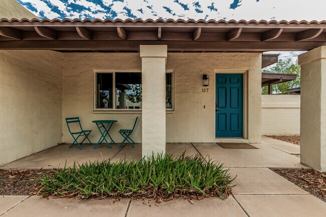 Front patio and front door entry - 117 W 10th St