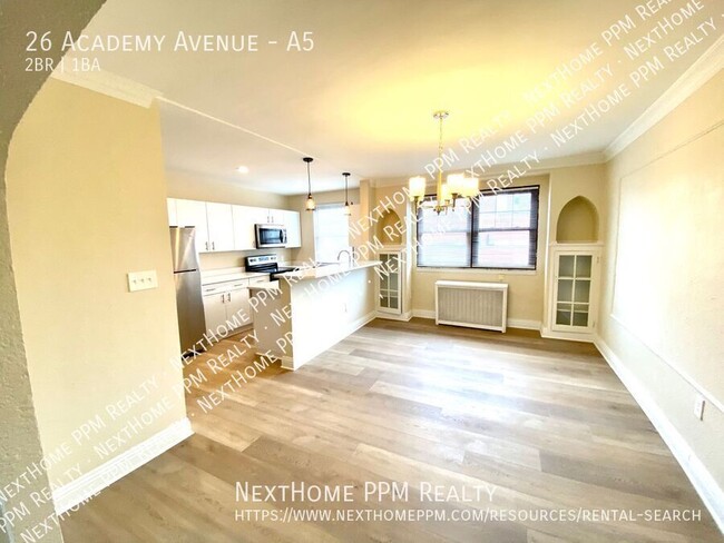 Building Photo - Great Space! Large 2 Bedroom, laundry in u...