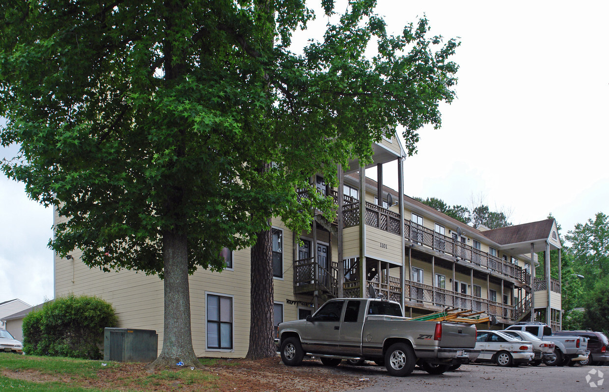 Main Building - Clanton Apartments