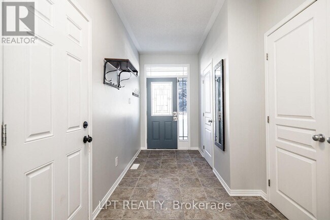 Photo du bâtiment - 521 Pepperville Crescent