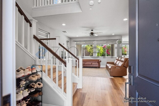 Foto del edificio - 272 Hopkins Ct