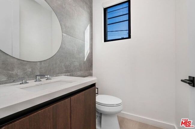 Foto del edificio - 530 Hayworth Ave