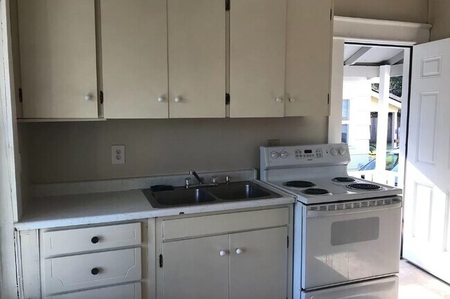 Building Photo - *Applications Pending* Charming Home, Clos...