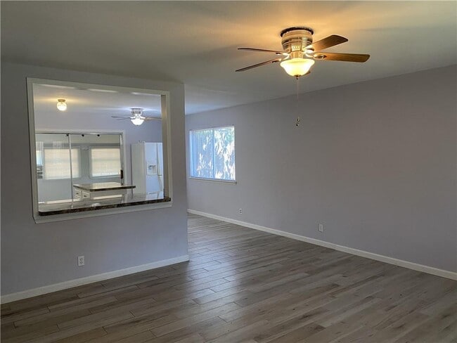 Building Photo - 1303 Barrington Dr