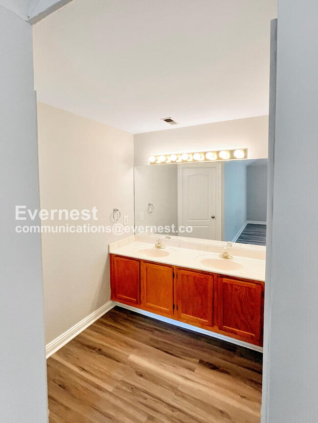 Foto del edificio - 507 Creek Point