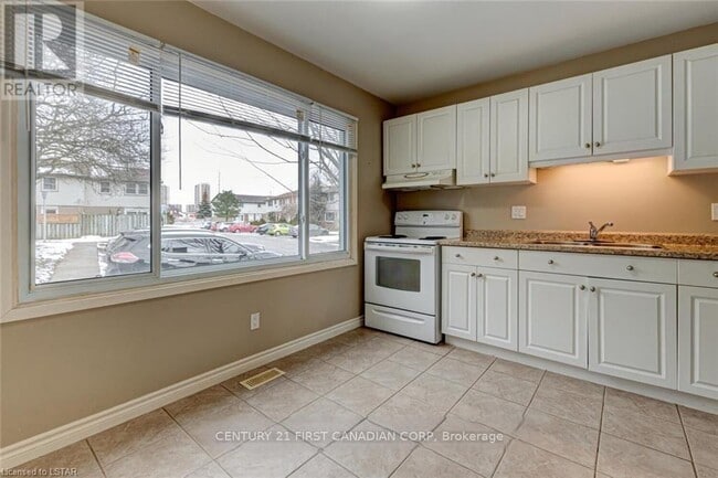 Building Photo - 690 Little Grey St