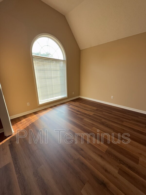 Foto del edificio - 6122 Farmwood Way SE