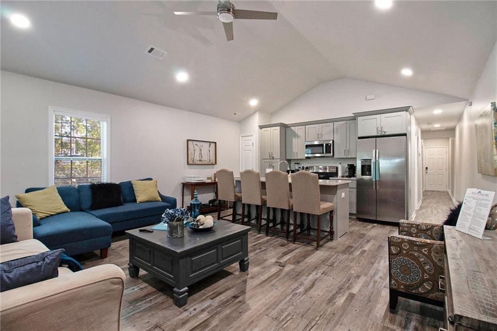 Foto principal - 213 Claire Dr SE
