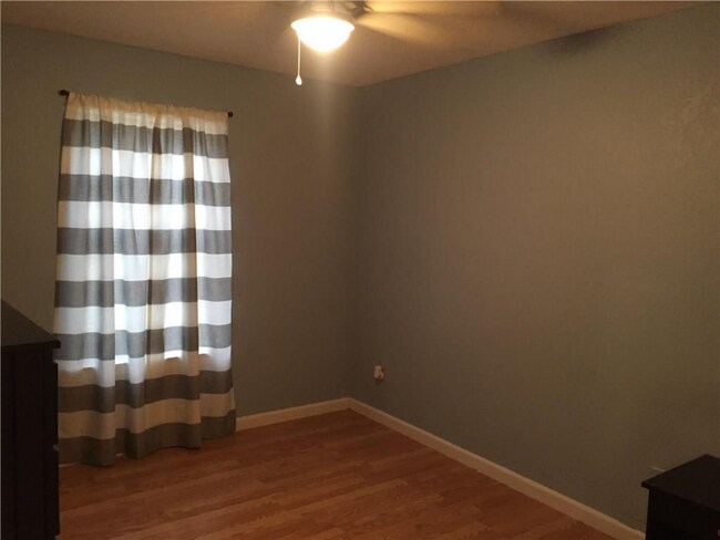 Foto del edificio - 1716 Crest Grove Dr