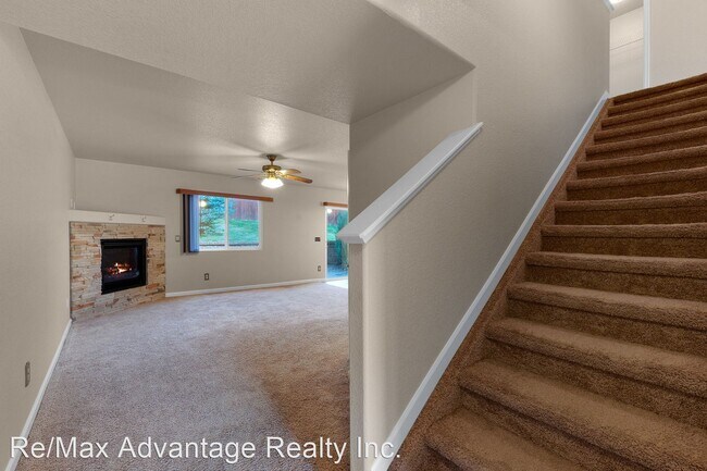 Building Photo - 3 br, 2.5 bath House - 6107 Kingdom View