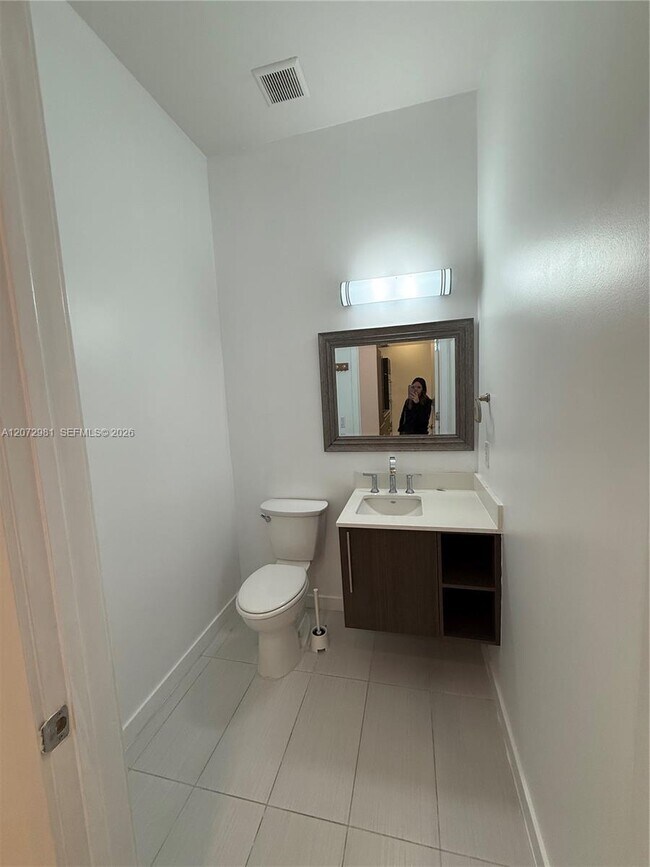 Foto del edificio - 7661 NW 107th Ave