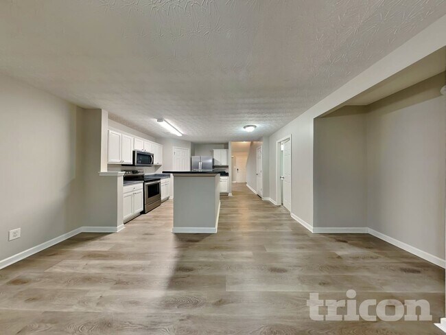 Building Photo - 305 Little Creek Rd SE