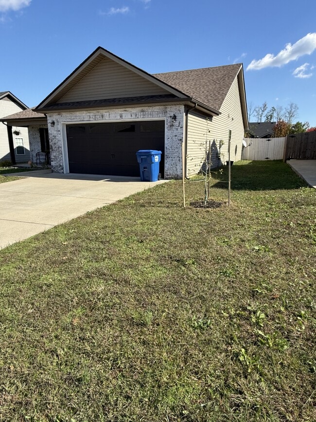 Building Photo - 607 Hollow Crst