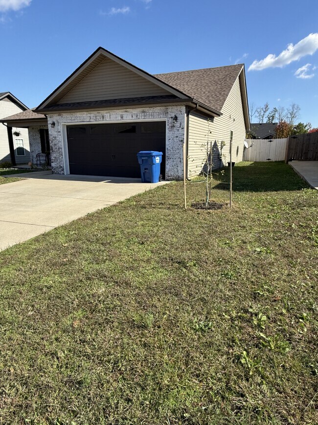 Foto del edificio - 607 Hollow Crst