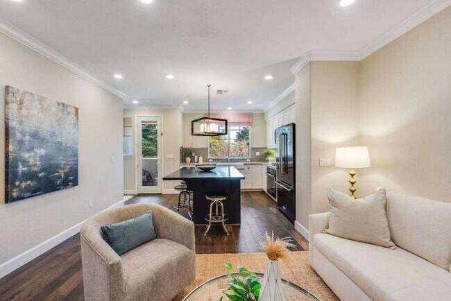 Foto del edificio - Luxury 3-Bed Townhouse in Hayward Just Built in 2019!