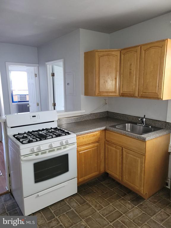 Building Photo - 510 W Girard Ave