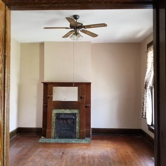 Entry to Living Room. - 35 Clark Pl