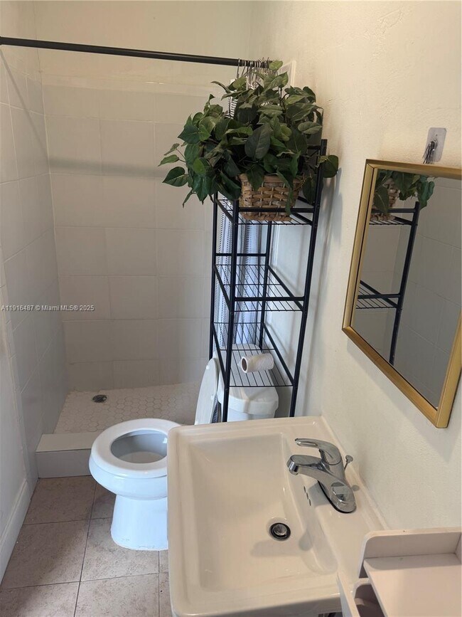 Foto del edificio - 2870 NW 19th St