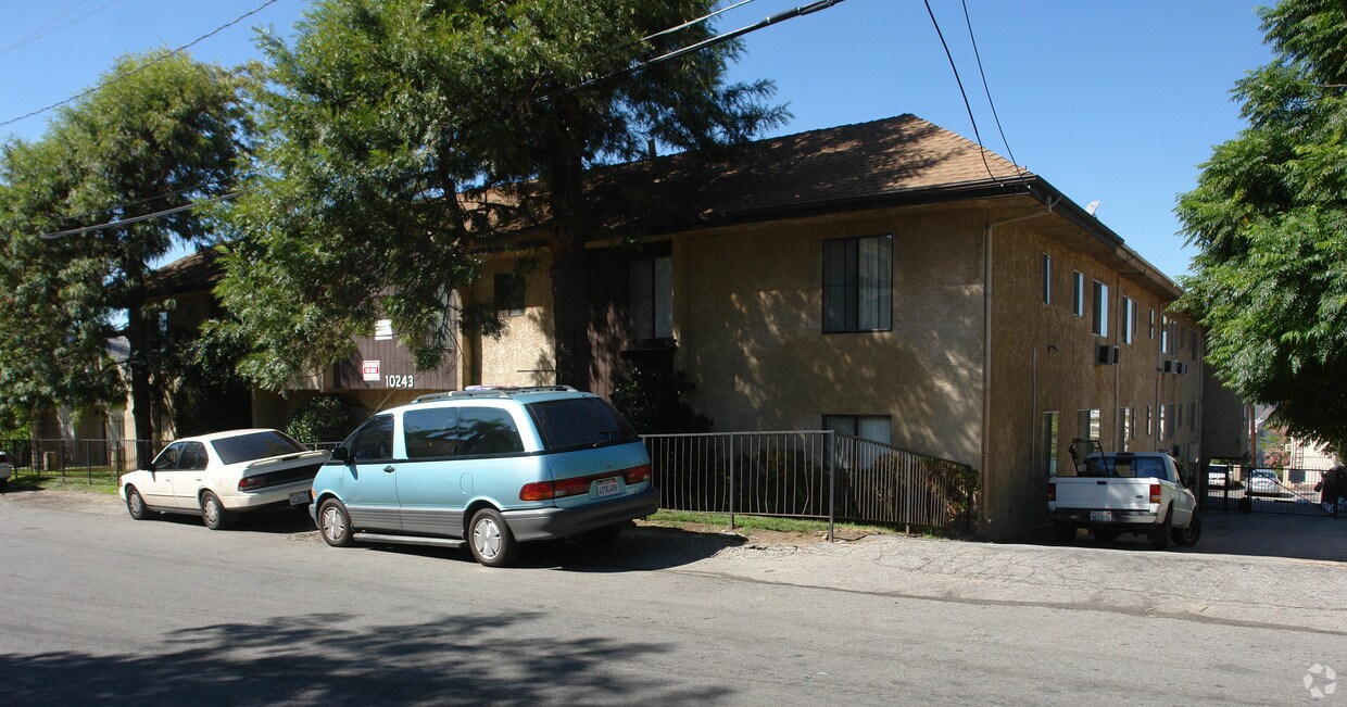 Building Photo - Hilltop Samoa Apartments
