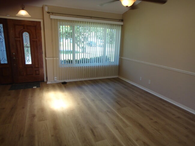 Foto del edificio - 1417 McDermott Ln