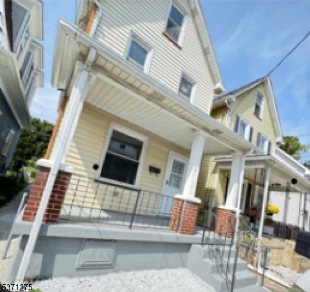 Primary Photo - 61 Rose St