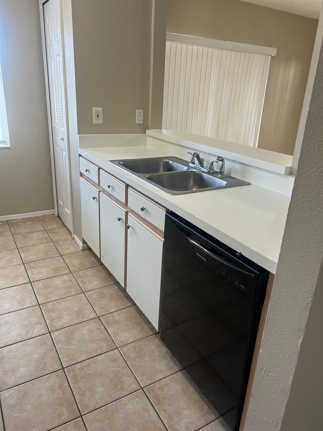 Building Photo - 2035 Fluorshire Dr