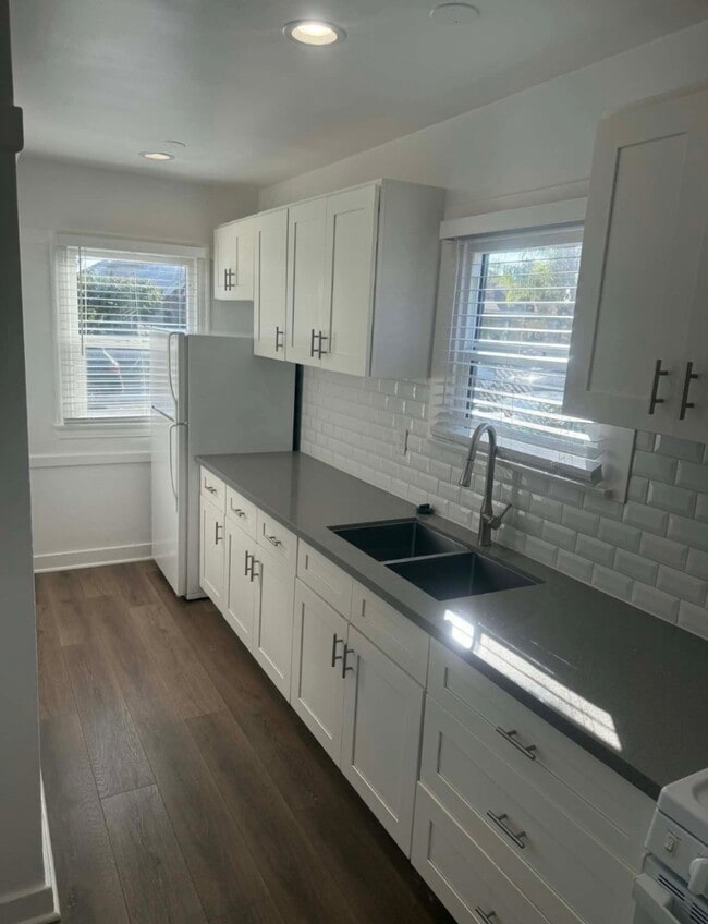 Foto del edificio - 2231 Ellendale Pl