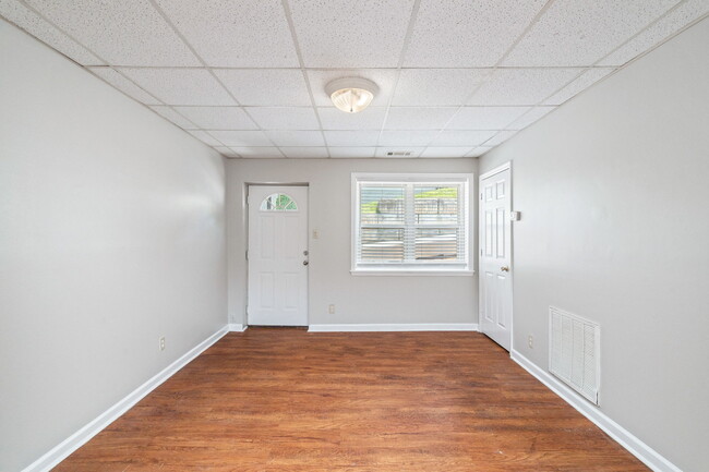 Building Photo - 2751 Jersey Ave