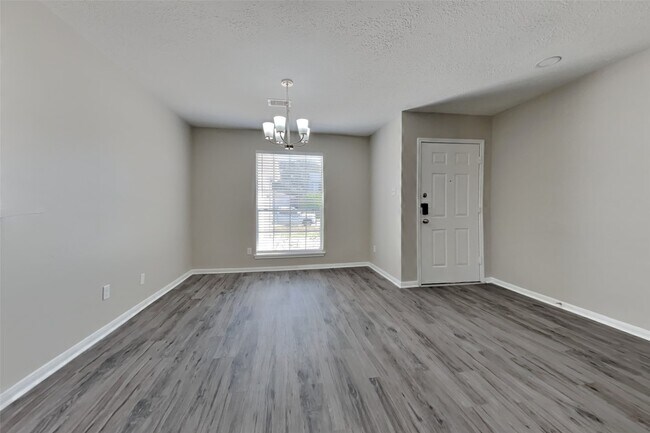 Foto del edificio - 28907 Sedgefield St