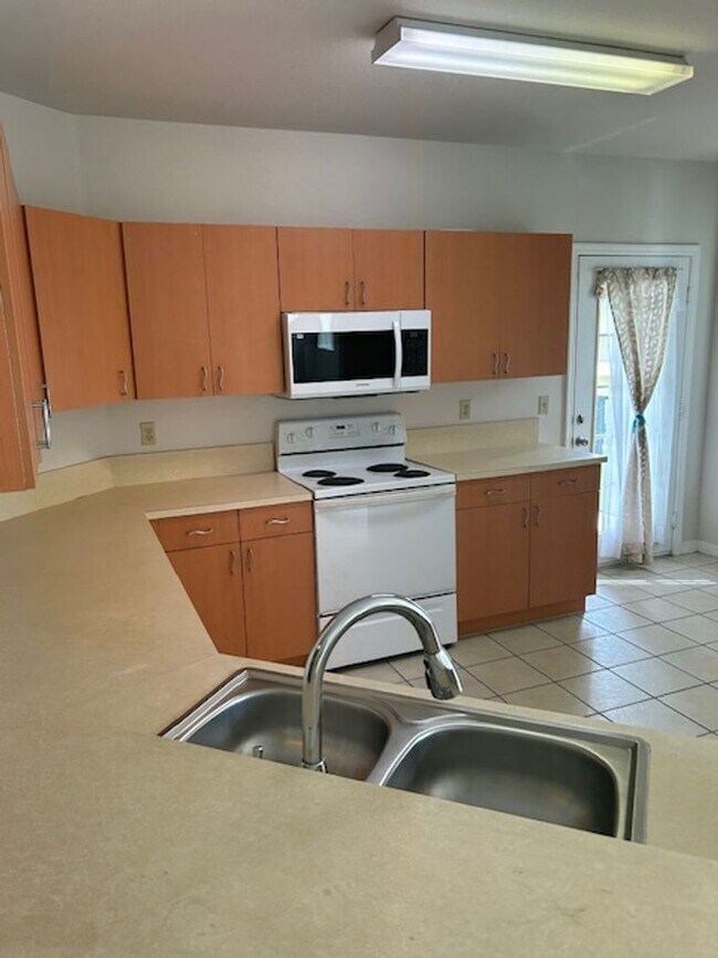 Building Photo - 3/2/2 Condo in Belmont of St Lucie West