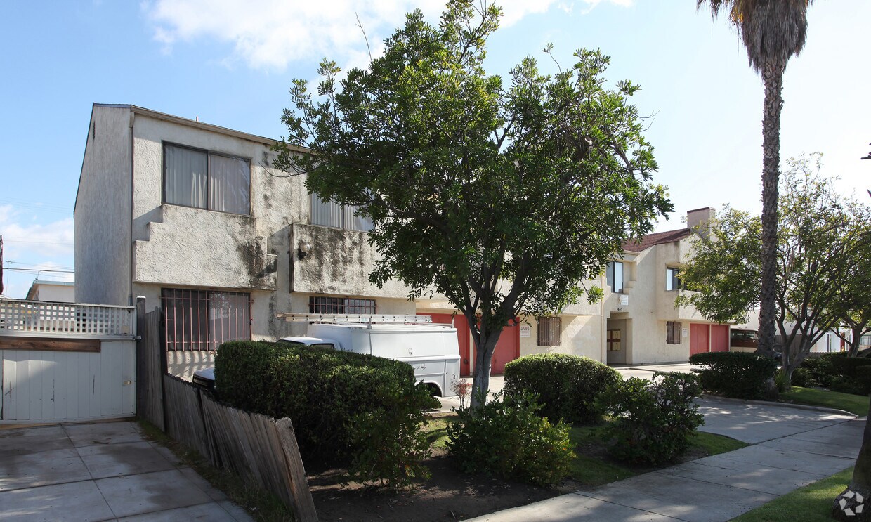 Foto del edificio - 3633 Marlborough Ave