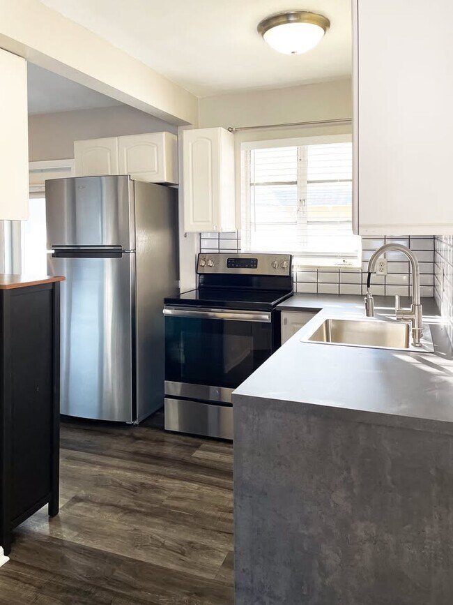 Foto del edificio - 5-915 24th Ave N