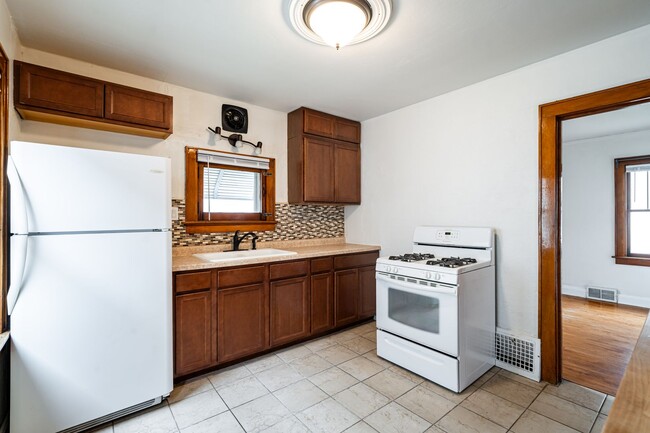 Building Photo - 3 Bedroom Single Family Home in West Allis