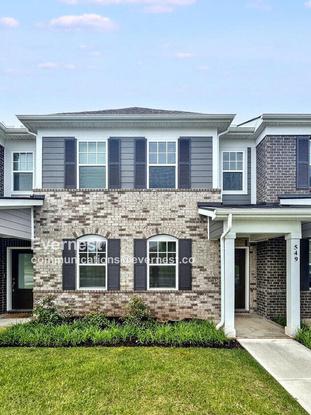 Foto principal - 549 Swanholme Dr