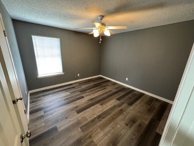 Building Photo - 713 Alta St