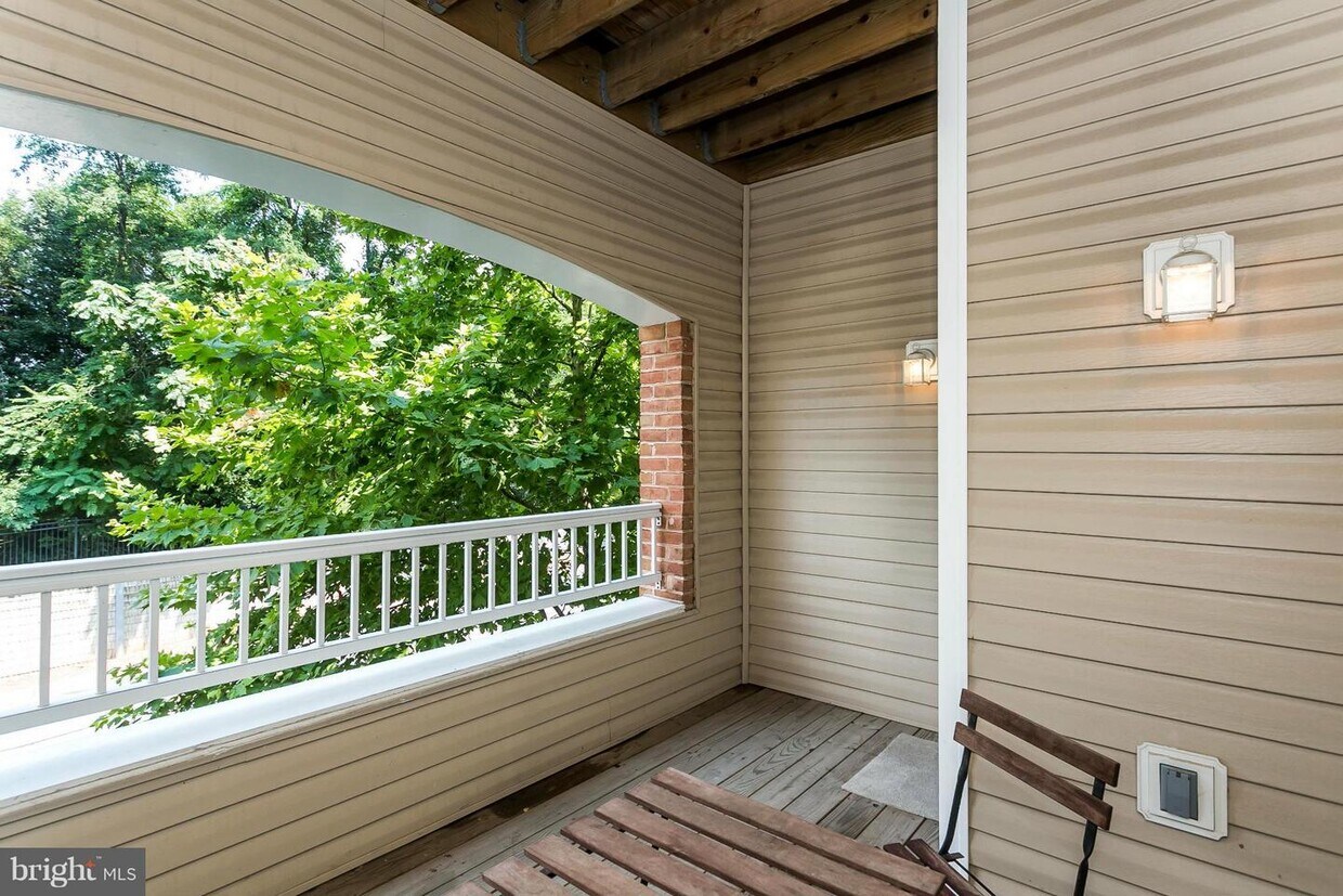 400 Symphony Cir Unit 317H, Cockeysville, MD 21030 Condo for Rent in