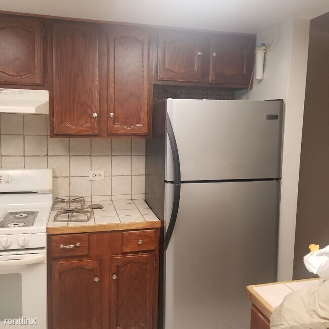 Building Photo - 2 br, 1.5 bath Townhome - 353 Meadow Green Ln