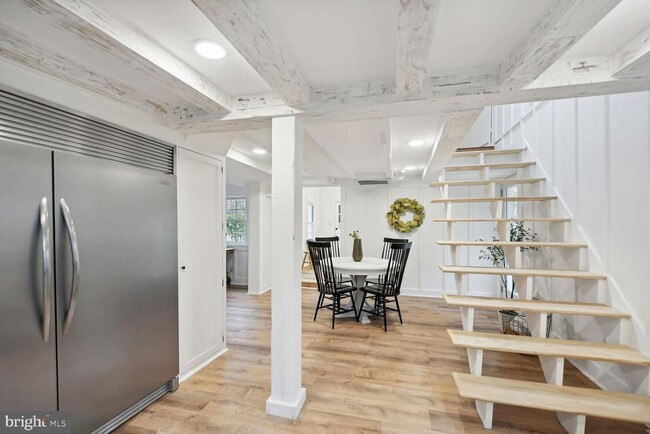 Foto del edificio - 102 N Rogers St