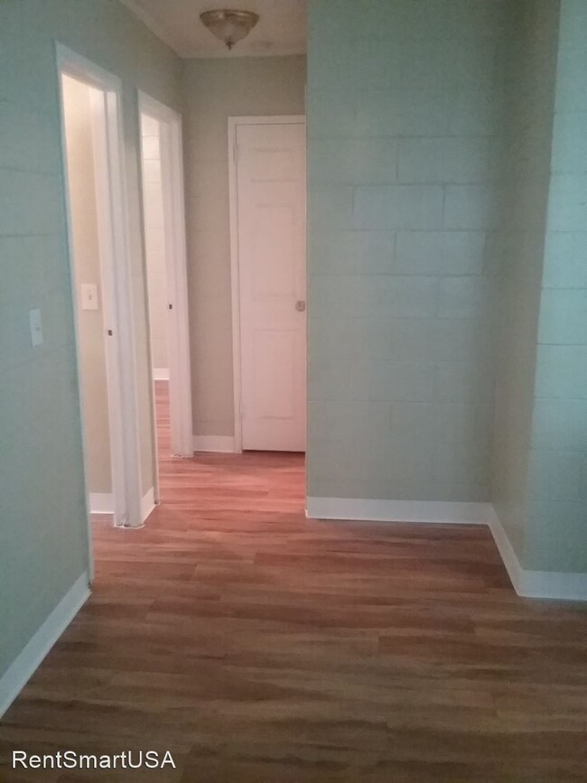 Building Photo - 2 br, 1 bath House - 740 E Minneola Ave