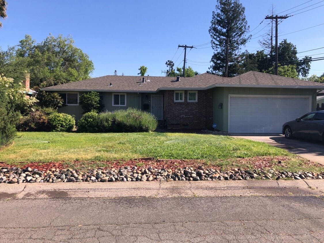 Primary Photo - Adorable mid-century 3 bedroom, 1.5 bath home