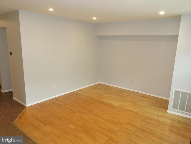 Building Photo - 163 Parker Ave