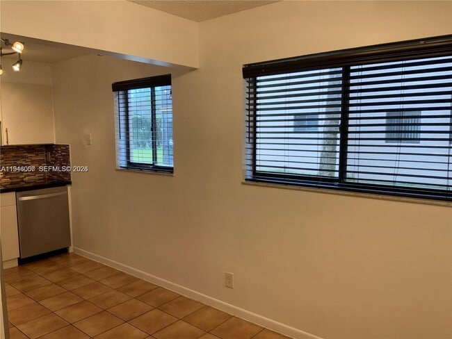 Foto del edificio - 9920 NW 68th Pl