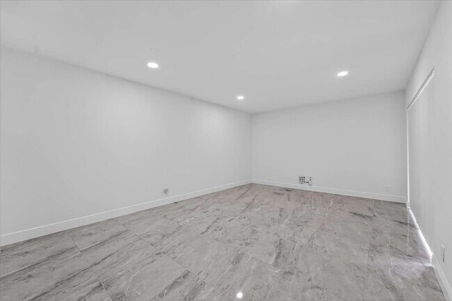 Foto del edificio - 7512 Courtyard Run E