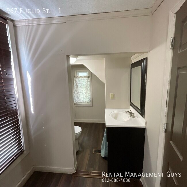 Building Photo - 967 Euclid St