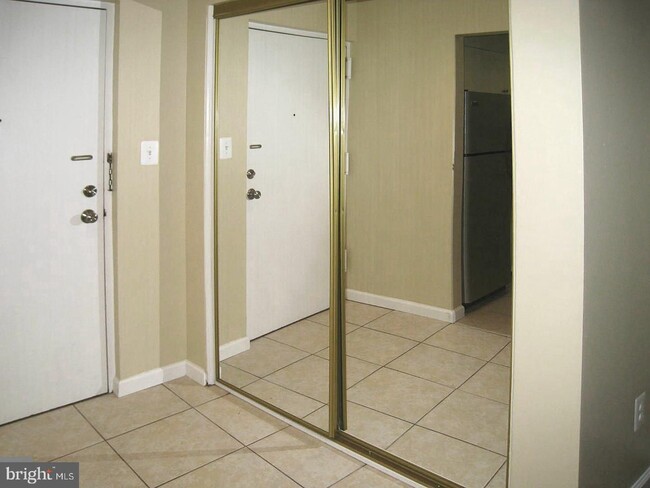 Foto del edificio - 8500 Barrington Ct