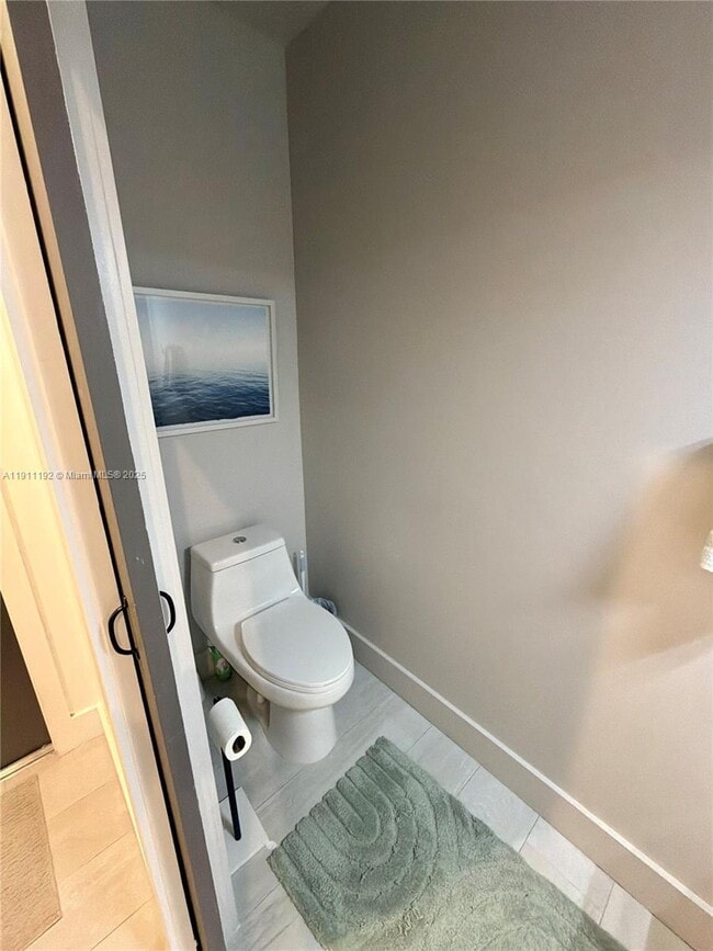 Building Photo - 913 NW 45th Ter