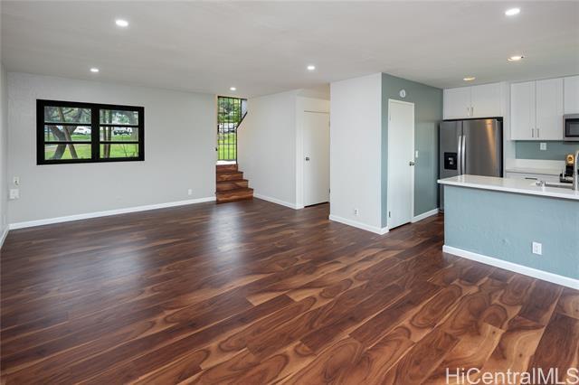 Building Photo - 92-1333-1333 Panana St