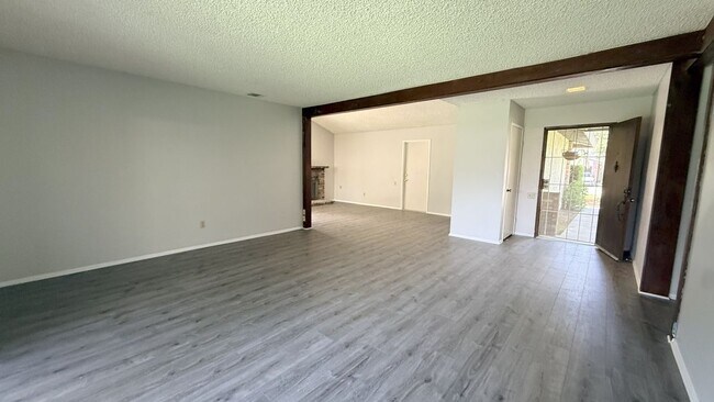 Foto del edificio - 1705 Catalpa Ave