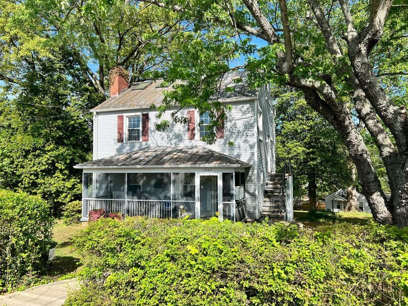 Building Photo - 1305 Cherry Ave