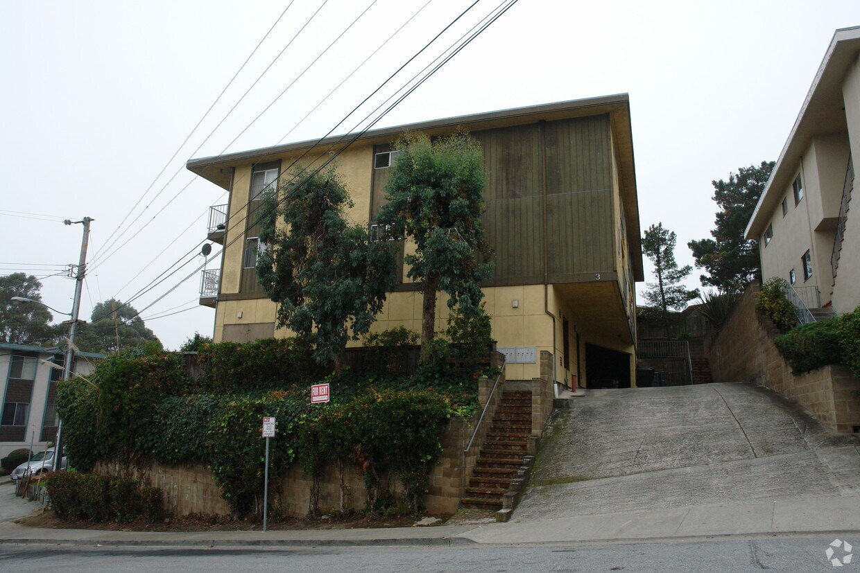 Building Photo - 3 Lewis Ave